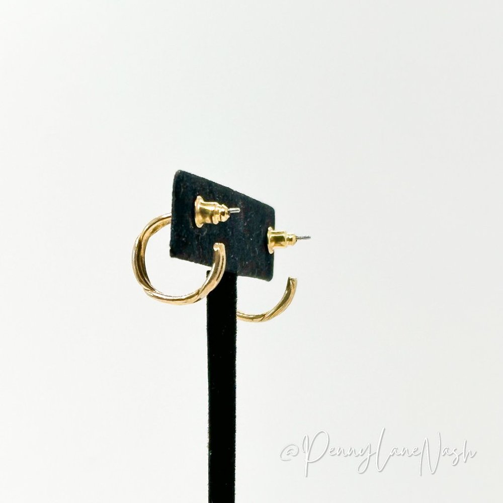 Vintage Intertwined Golden Huggie Earrings - Picture 6 of 8